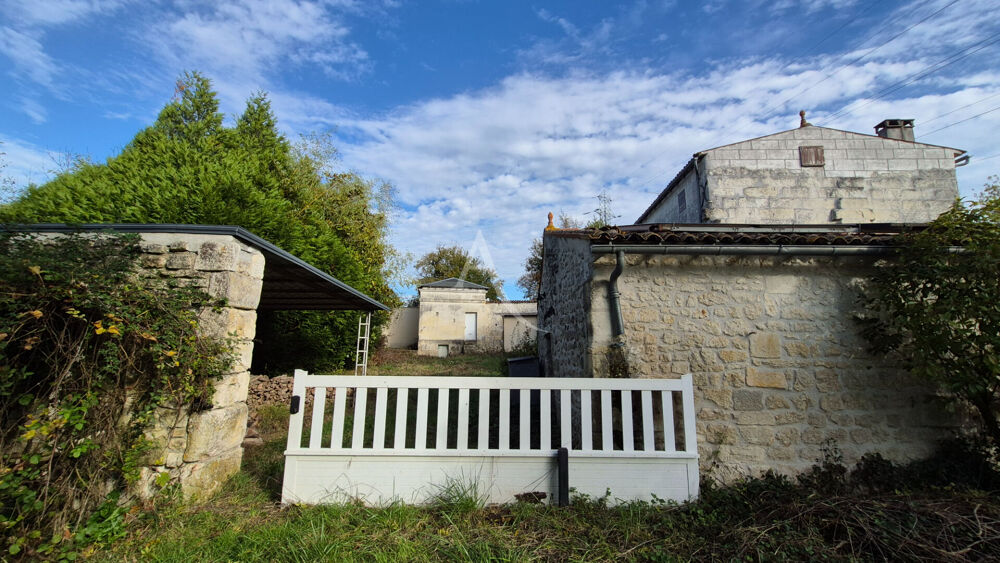SAINTES Maison charentaise de 234 m2 avec un grand parc arboré