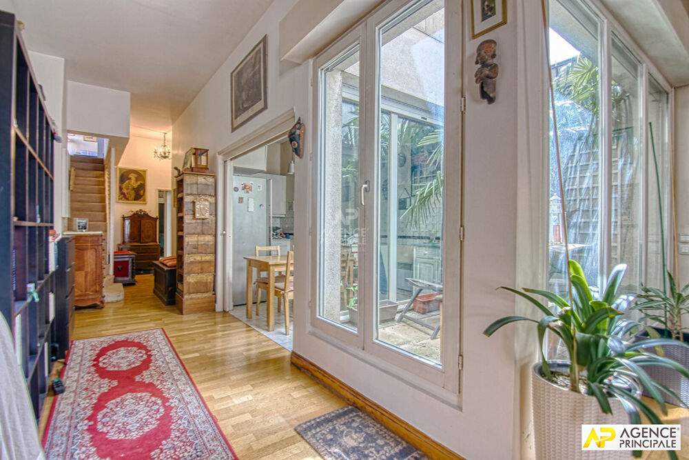 Vente Appartement Versailles Notre-Dame Appartement duplex 5 pièces 138m² au sol situé au 3ème et 4ème étage (dernier) avec ascenseur et parking Versailles