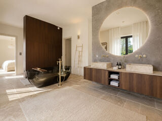  Maison à louer 15 + pièces 520 m²