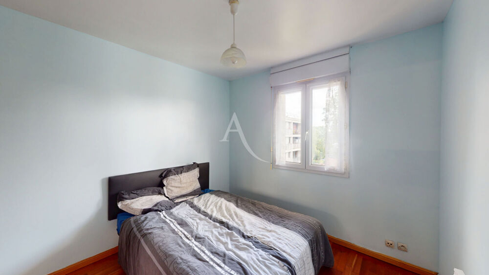 Vente Appartement VILLEMOMBLE  Centre-ville  Grand 2 pièces avec terrasse parking et cave Villemomble