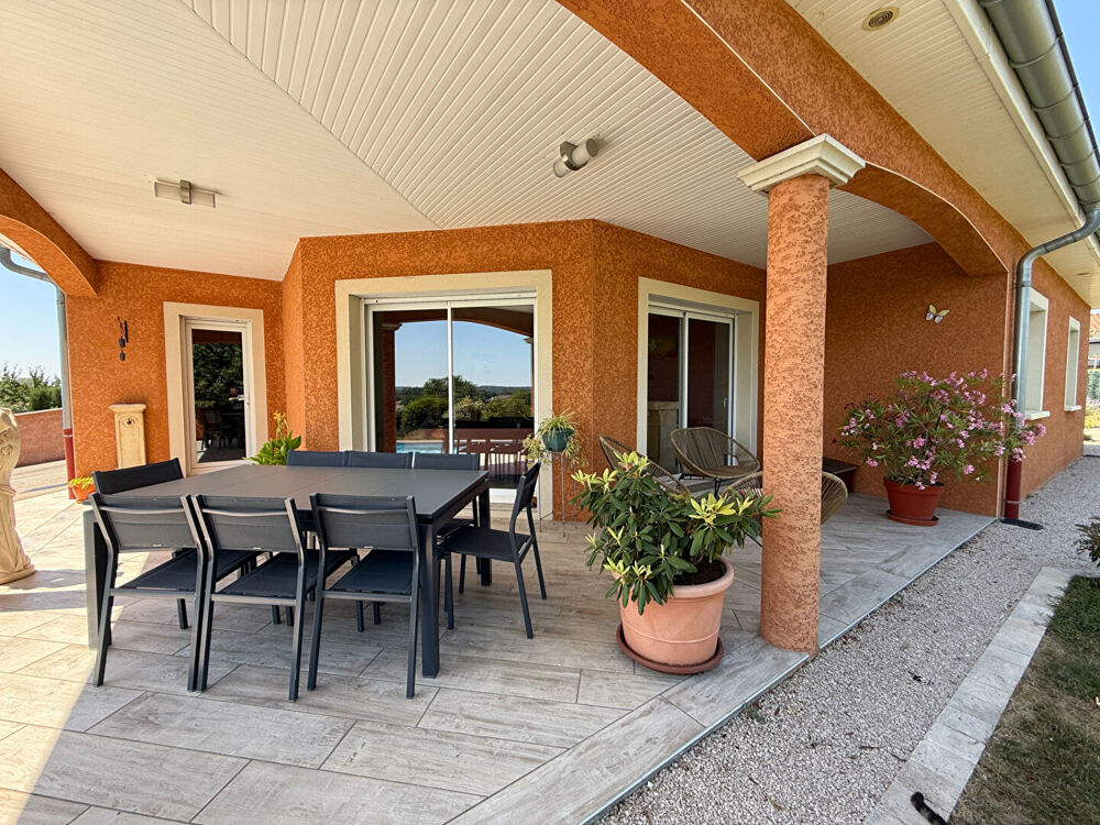Magnifique villa de plain pied avec terrain et piscine