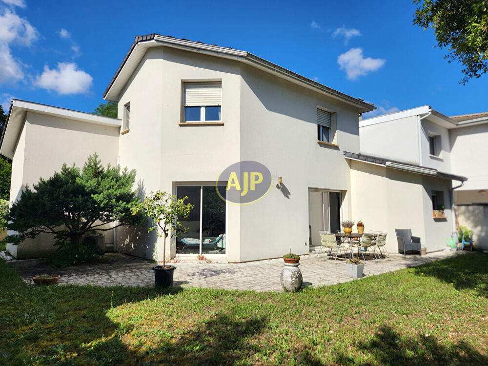 Vente Maison Maison 3/4 chambres -140m2 à Pessac vue sur le parc. Pessac