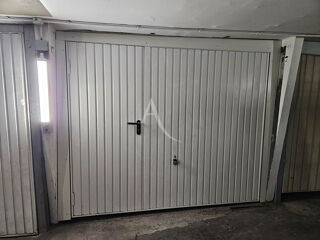 Parking / Garage à louer 
