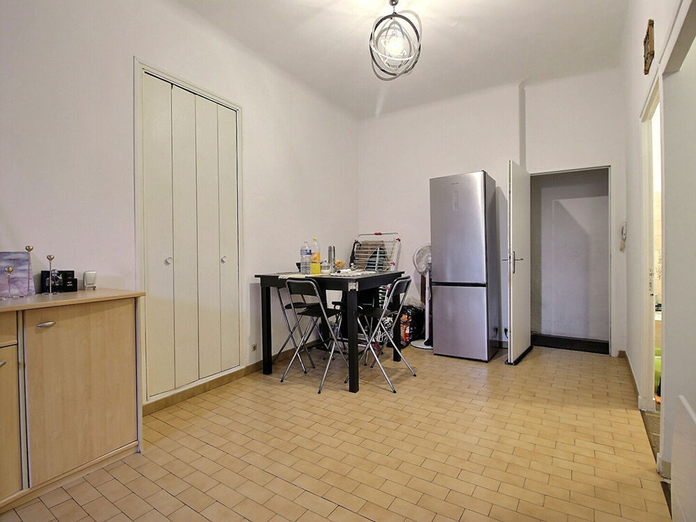 Vente Appartement Appartement  loué de type 2 de 49 m2  dans un petit immeuble proche remparts. Avignon