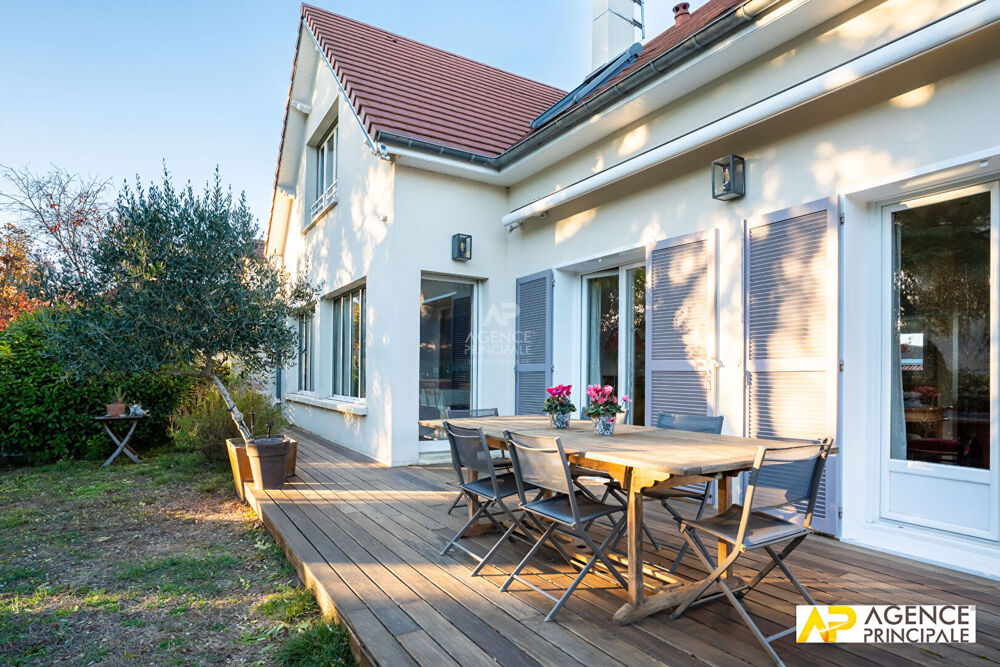 Vente Maison Maison Le Mesnil Le Roi 6 pièce(s) 229 m2 Le mesnil le roi