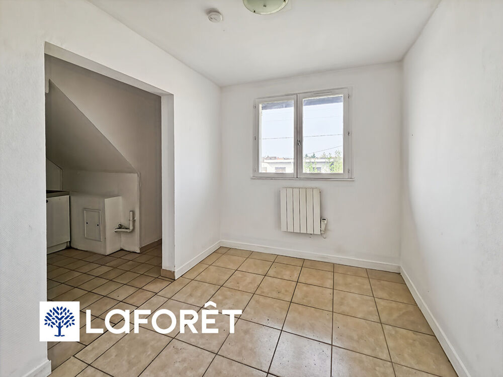 Appartement Viry Chatillon 1 pièce(s) 27.81 m2