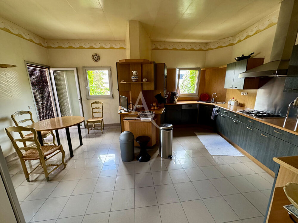 Vente Maison Maison Nimes 10 pièce(s) 322.96 m2 Nimes