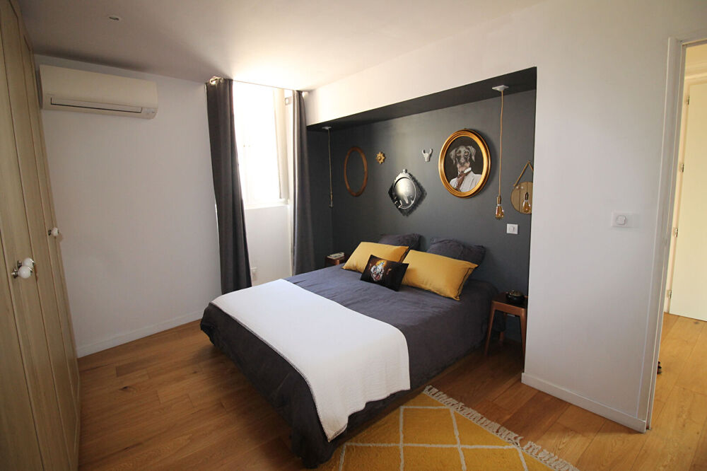 Vente Appartement NIMES REVOLUTION CENTRE VILLE Tr�s bel appartement enti�rement r�nov� par architecte de 131m�. Cave et grenier. Nimes