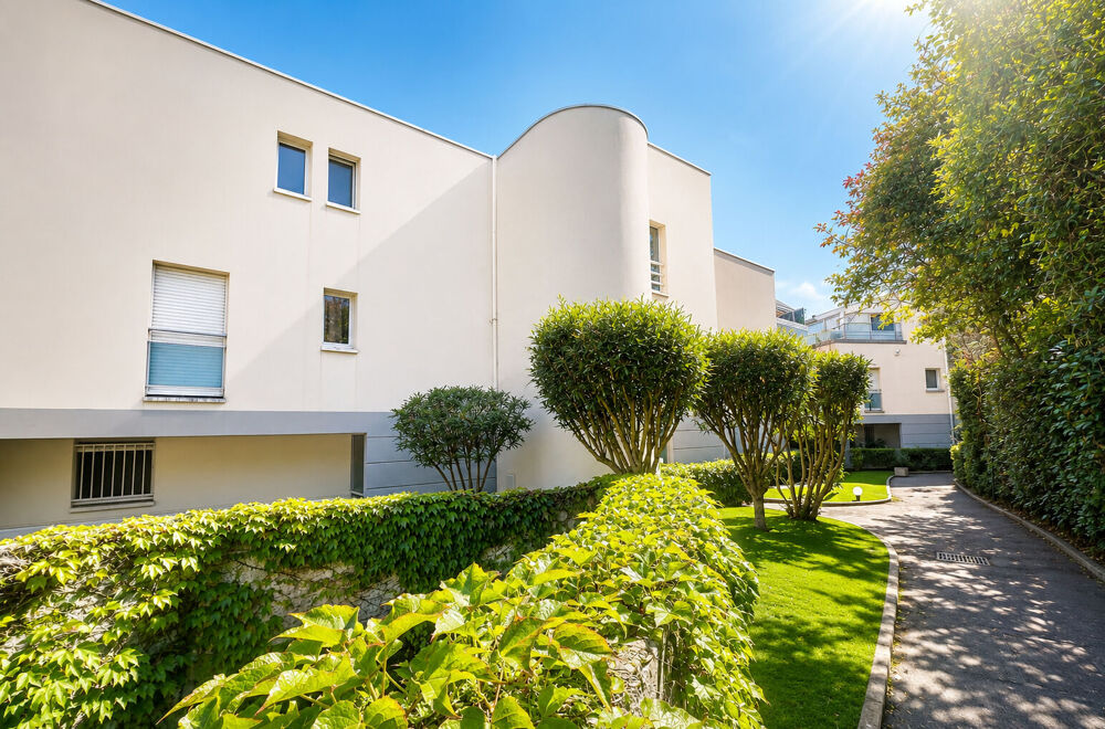 TRES BEL APPARTEMENT PROCHE SANTA LUCCIA A PIED