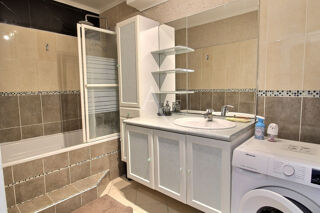  Appartement à louer 4 pièces 77 m²