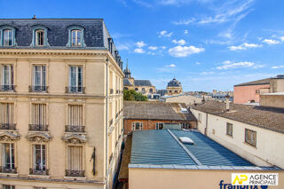 Vente Appartement Versailles Notre-Dame Appartement 5 pièces 87 m² situé au 3ème étage avec ascenseur auquel s'ajoutent un appartement de 2 pièces Versailles