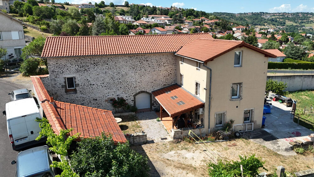 Maison familiale avec grange de 130 m², dépendances et terrain de 1 282 m²