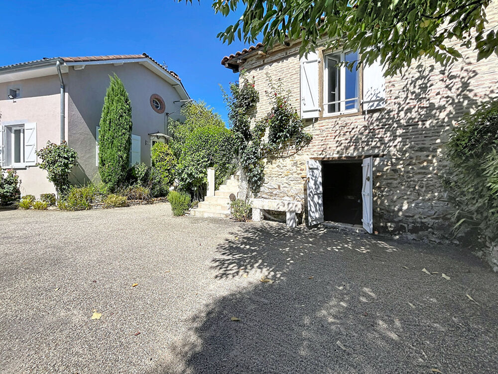 Propriété de caractère de 2 maisons en pierre, 2 piscines avec vue imprenable.