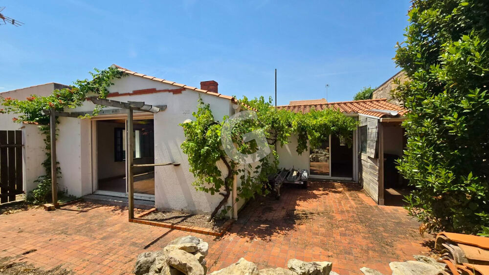 Vente Maison MAISON A RENOVER - 4 PIECES - 88 M² - PROCHE COMMERCES - A VENDRE - LONGEVILLE SUR MER Longeville sur mer