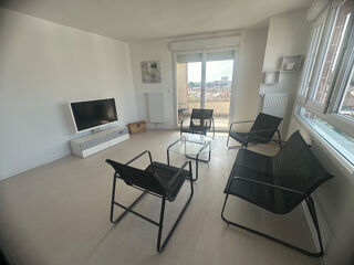  Appartement à louer 5 pièces 102 m²