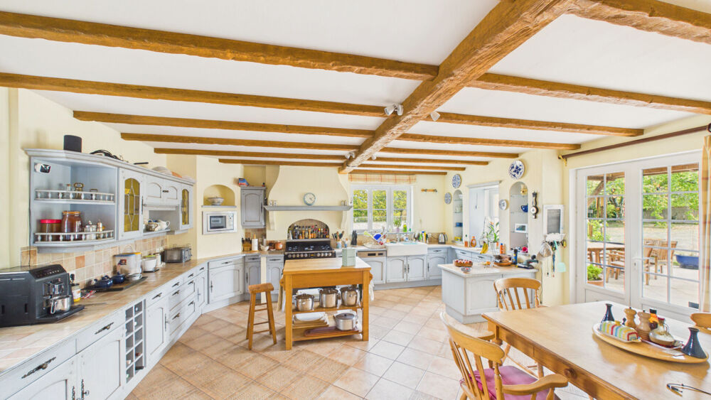 Vente Maison Élégant manoir charentais avec gîtes, piscine chauffée et vaste terrain Nere