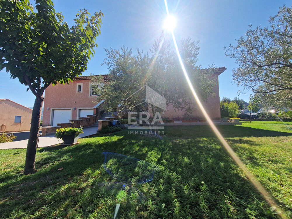 À vendre Maison de plain-pied avec studio indépendant, piscine et prestations haut de gamme