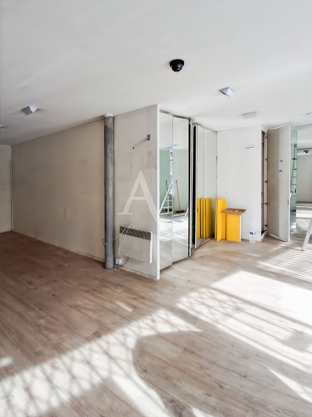   SURESNES LOCAL COMMERCIAL 45 m2 