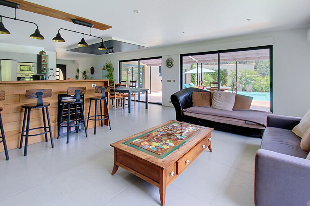 A VENDRE EN EXCLUSIVITÉ A VENDRE À VIDAUBAN - VILLA CONTEMPORAINE AVEC VUE PANORAMIQUE, PISCINE ET PRESTATIONS DE QUALITÉ !