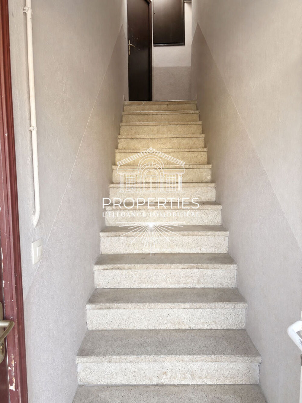 Location Appartement LE LAVANDOU - T3 - 38.86 M2  - PROCHE COMMERCES. Le lavandou