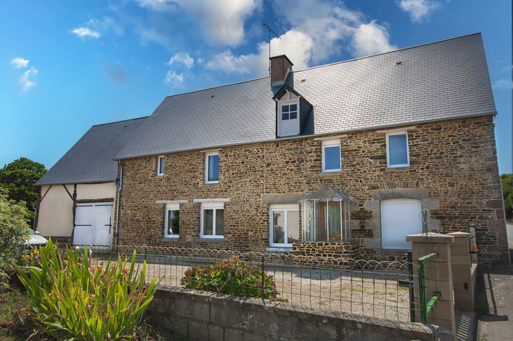 NORMANDIE, MANCHE, SACEY, Baie du Mont-Saint-Michel. Grande maison de village, 4 chbs, jardins et dépendances