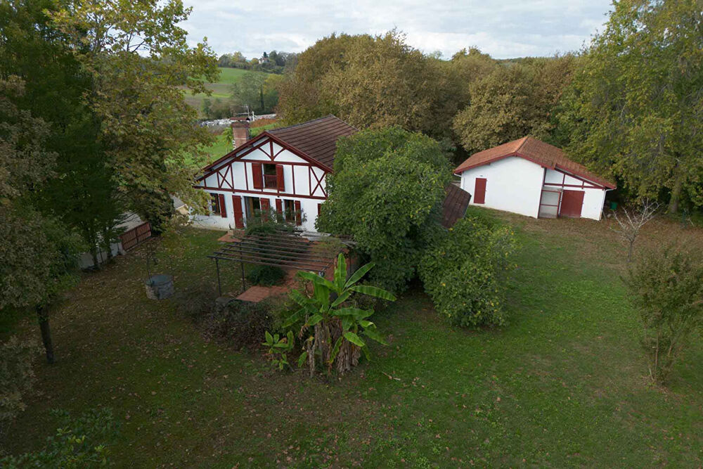 Vente Maison Une ferme de 1859, ses 4 600 m² de parc et sa piscine Pey