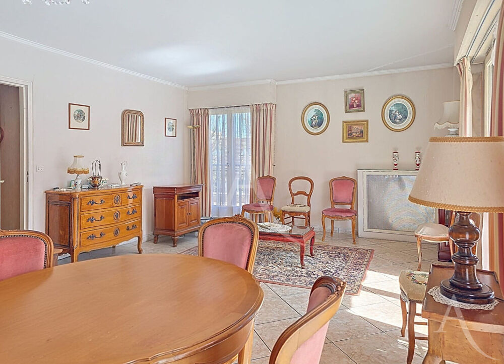 Vente Appartement Appartement 4 pièces - 90 m² avec balcon - box fermé et cave en Hyper centre Mantes-la-Jolie Mantes la jolie
