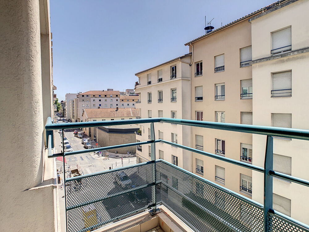 Vente Appartement T3  de 73 m² climatisé avec 2 balcons et possible garage, DPE C. Lyon 3