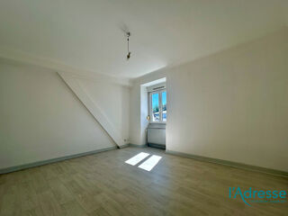  Appartement à louer 4 pièces 77 m²