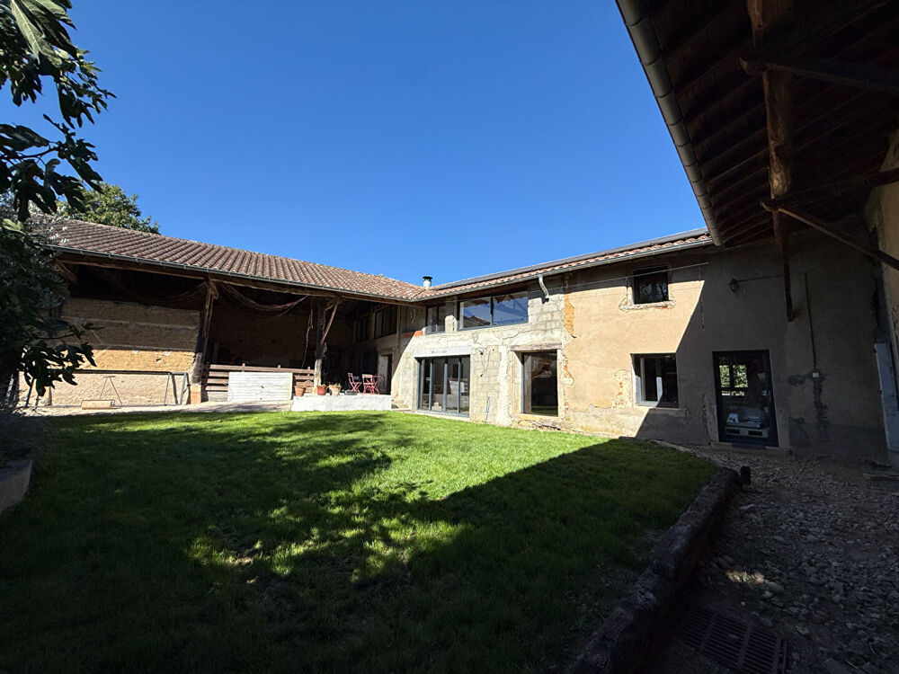 Vente Maison Charme, volumes et potentiel pour ce corps de ferme Illiat