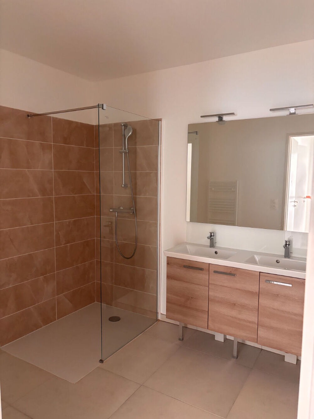 A VISITER ! 4 PIECES AVEC TERRASSE DERNIER ETAGE FRAIS DE NOTAIRE OFFERTS