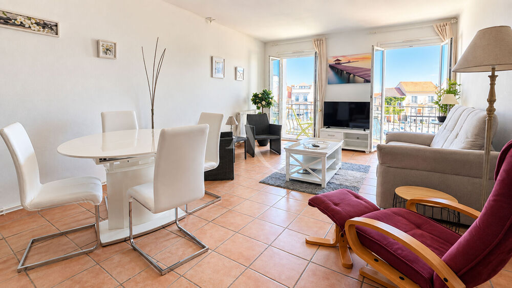 Location Appartement Superbe T2 meublé de 70 m² avec balcon et vue panoramique sur le port de Mèze et l'étang de Thau Meze