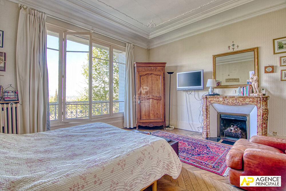 Vente Appartement Versailles Clagny Appartement 6 pièces 158 m² carrez situé au 1er étage d'une superbe bâtisse 19ème avec grenier et 2 caves Versailles