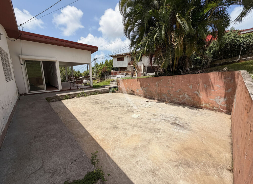Maison à fort potentiel + 4 studios locatifs