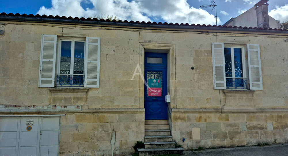 Vente Maison Maison Saintes quartier Saint Vivien avec son garage et terrain clos sans vis à vis. Saintes