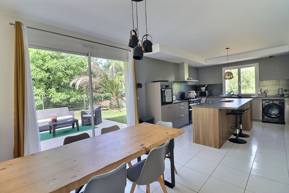 Maison 4 pièces 130 m² · à Sainte Colombe · 130 m² · 233 000 €