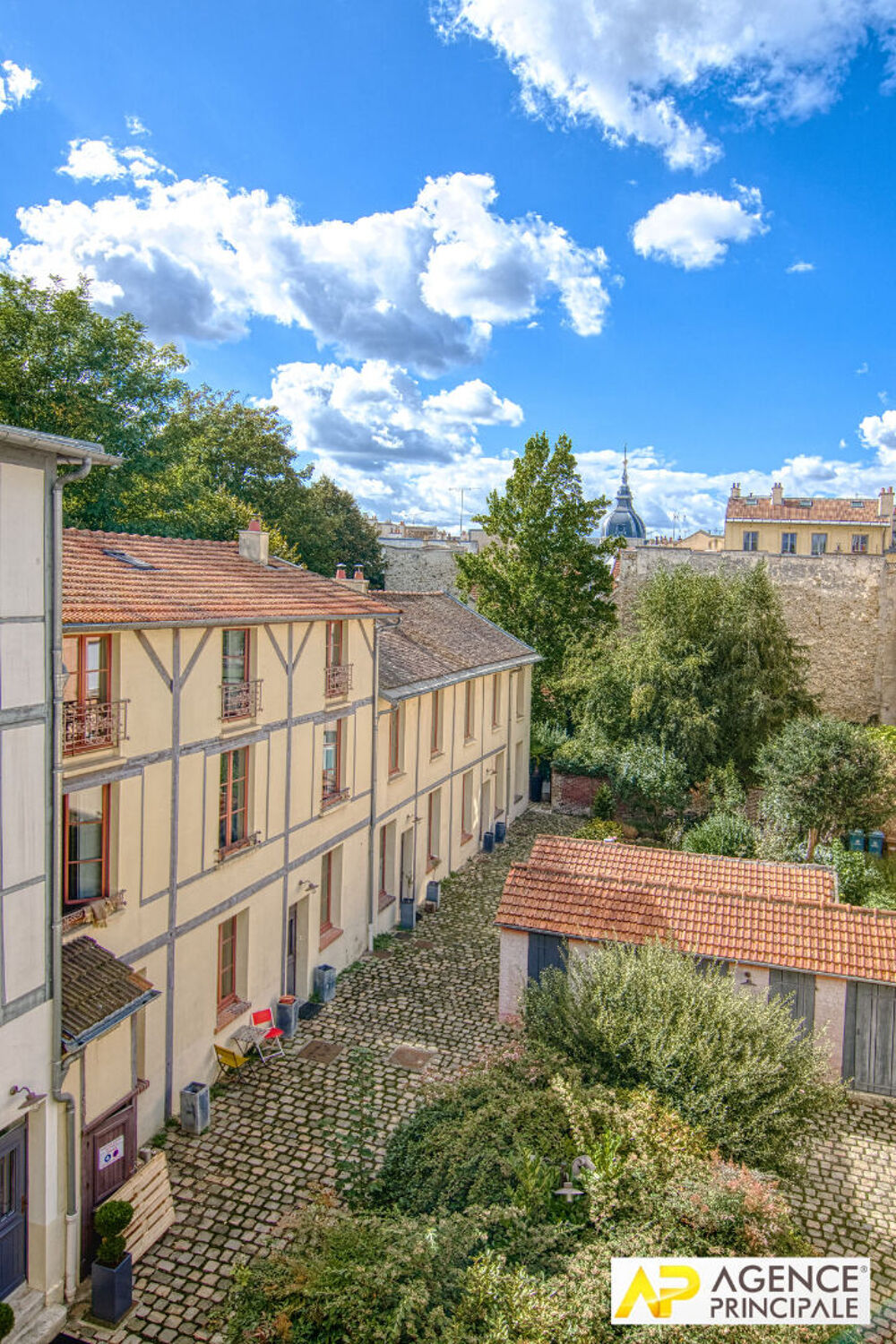 Vente Appartement Versailles Saint-Louis Appartement 3 pièces 51.27 m² carrez situé au 2ème et dernier étage Versailles