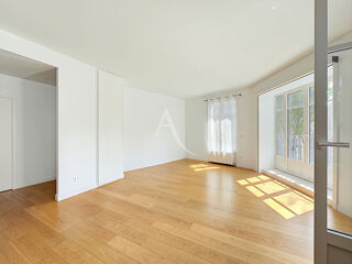  Appartement à louer 4 pièces 121 m²