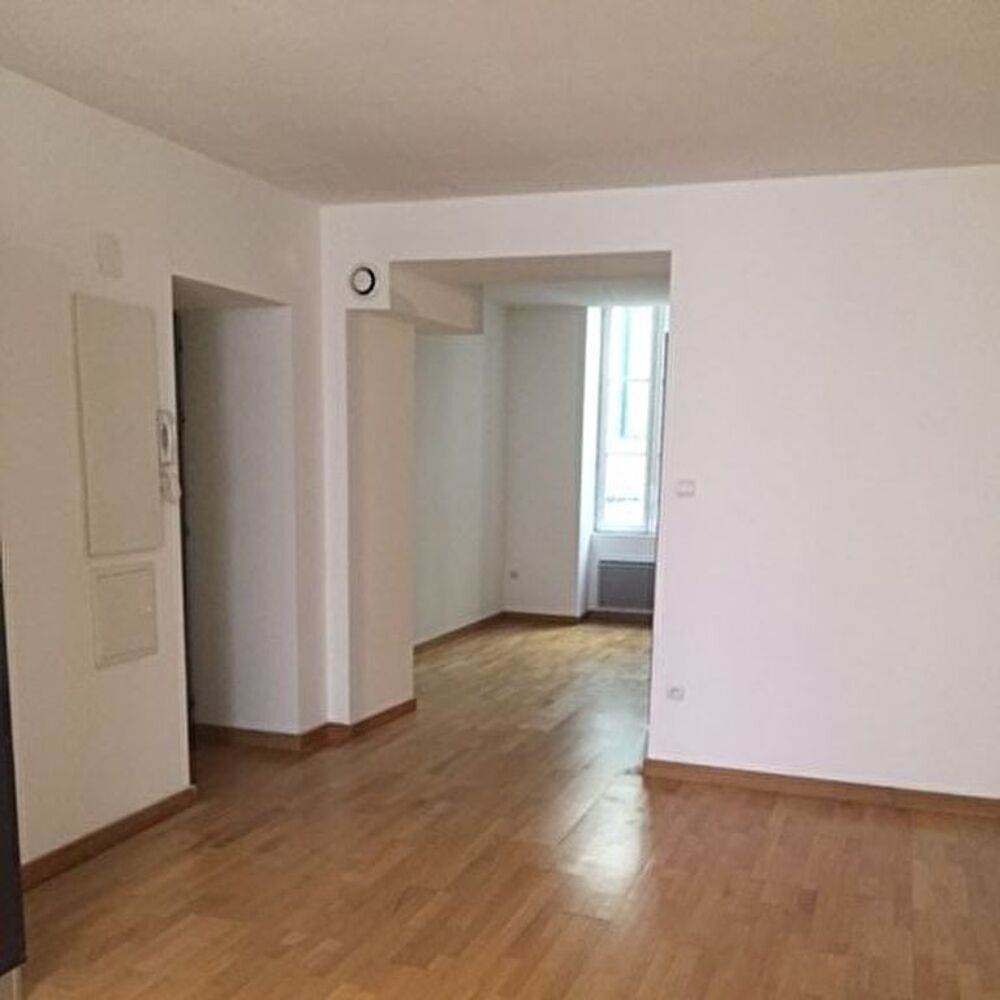 NIMES CENTRE AMIRAL COURBET GAMBETTA GRAND STUDIO 35.35M²