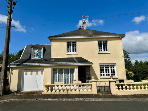   Maison � r�nover 5 chambres centre ville de Dou� la Fontaine Maison - 7 pi�ce(s) - 132 m�