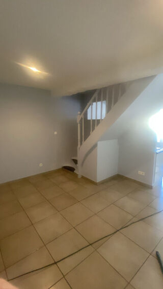  Appartement à louer 3 pièces 60 m²