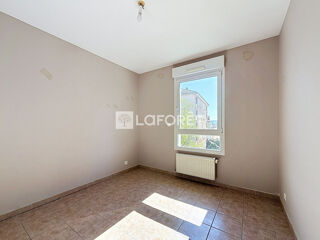  Appartement à louer 3 pièces 78 m²