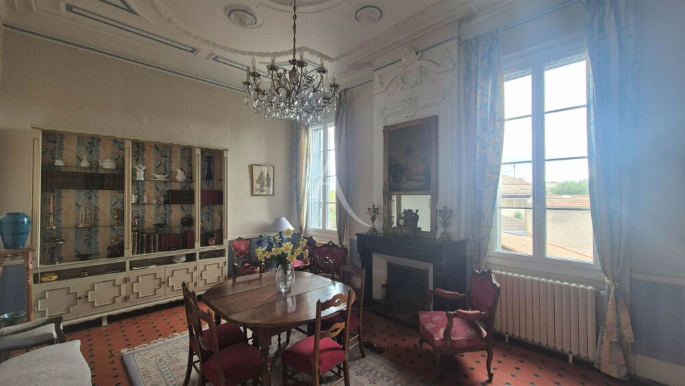 Maison de maître de 1870 de 340 m² avec piscine, puits et terrain de 885 m² à Montbazin