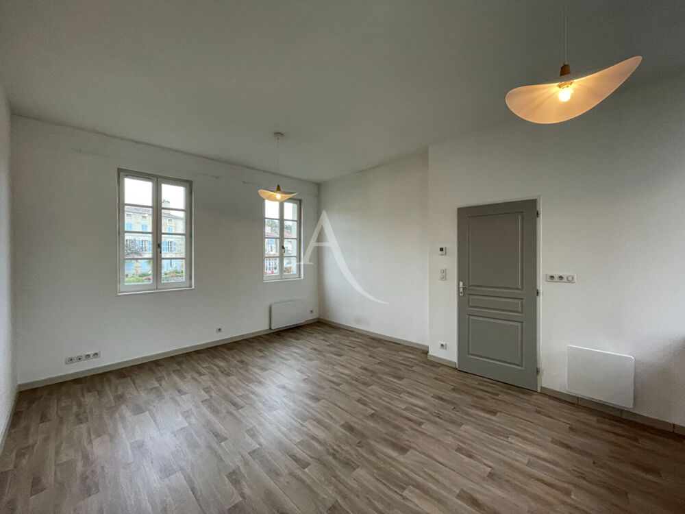 Location Appartement Appartement FONTENAY LE COMTE - 2 pièce(s) - 44 m2 Fontenay le comte