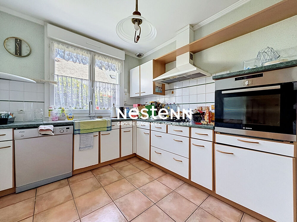 Maison - 5 pièces - 87 m² - ERGUE-GABERIC - à proximité immédiate des commerces