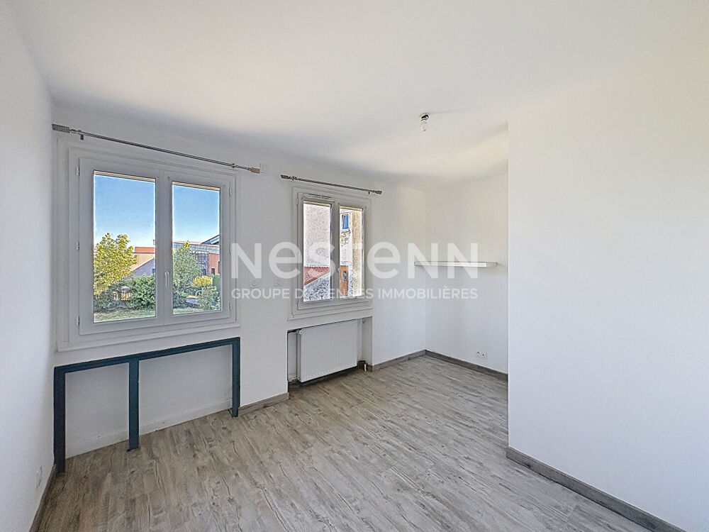 Vente Maison Maison  de plus de 100m2  avec garage sur 700 m2 de terrain Centre SAINTE SIGOLENE Sainte sigolene