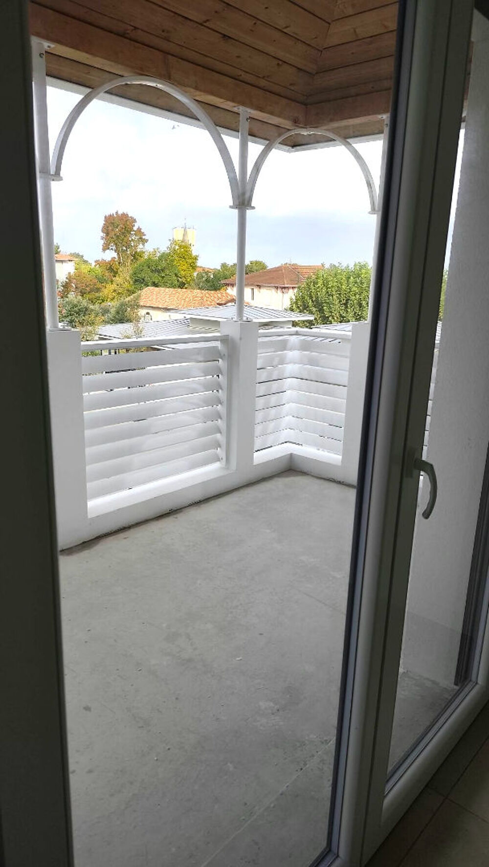 Joli T4 avec agréable balcon proche commodités