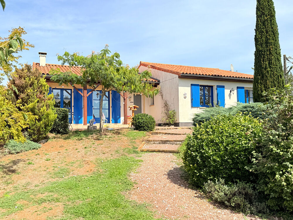 Vente Maison Volets bleus, piscine et vues sur la campagne, près de La Rochefoucauld Saint sornin