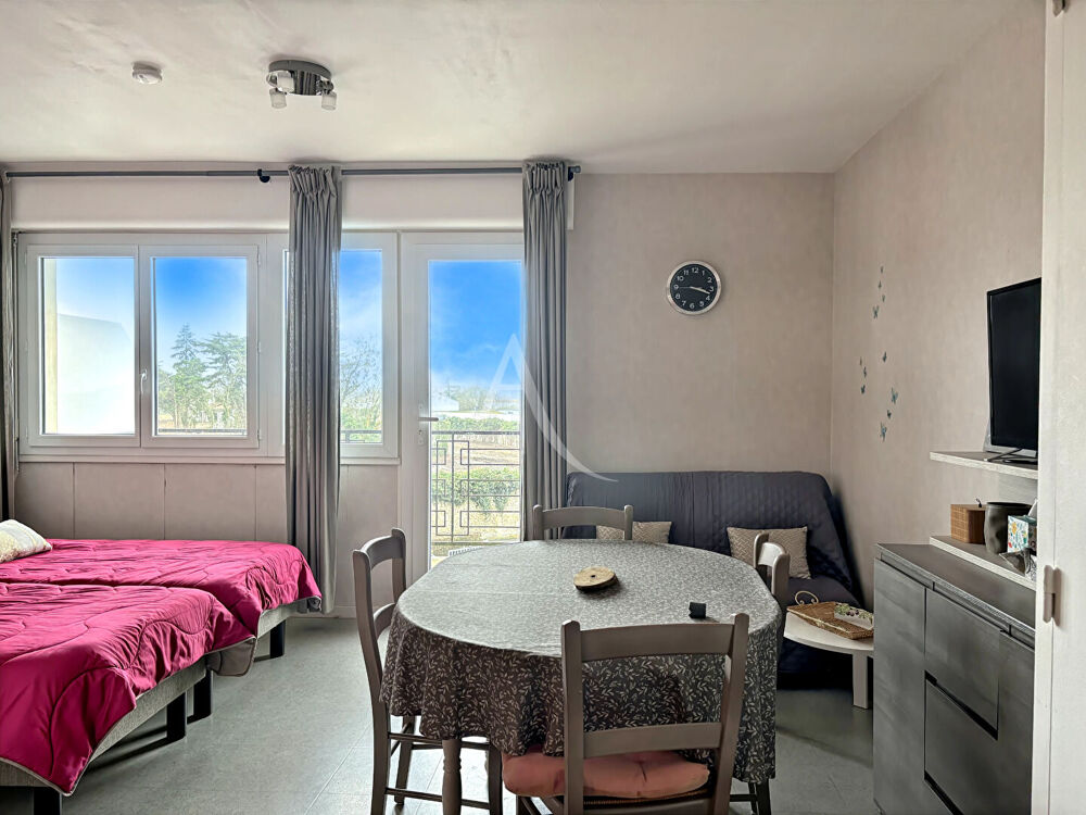 ROCHEFORT ? Studio meublé avec terrasse, face aux Thermes ? Exclusivité !