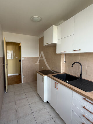  Appartement à louer 3 pièces 72 m²
